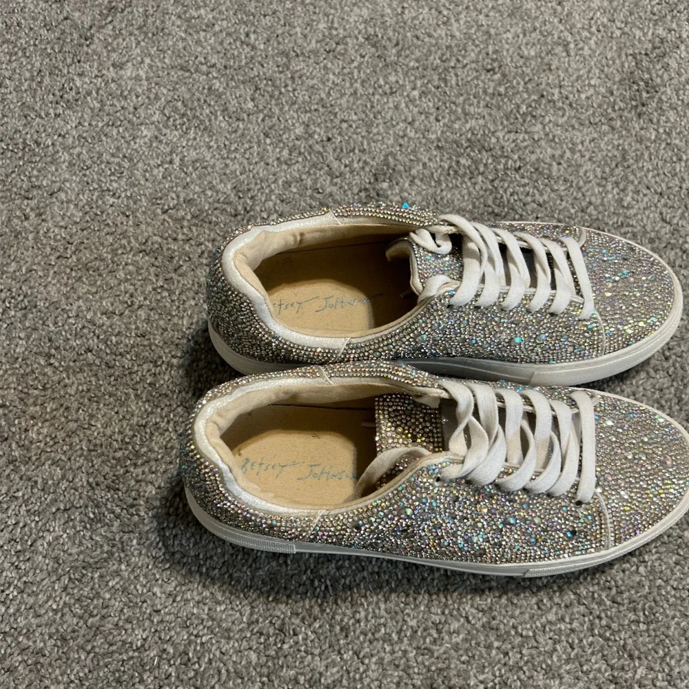Betsey Johnson Sidny Rhinestone Platform Sneakers Womens 8.5 Silver Iridescent